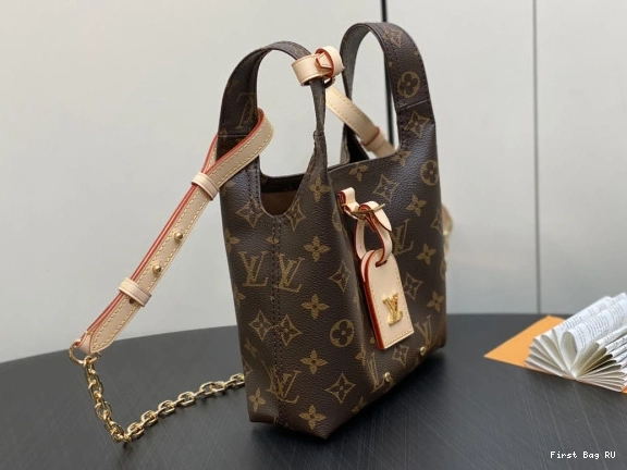 First bag Atlantis BB LOUIS VUITTON 0806